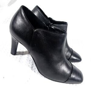 ANTONIO MELANI! SLEEK BLACK GENUINE LEATHER STITCHED TOE DETAIL BOOTS! SZ 6.5M